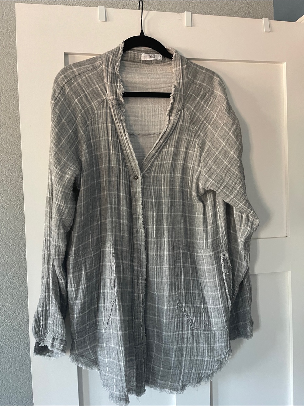 Talulah Women’s Lightweight Gray Plaid Button-Front Top Size M